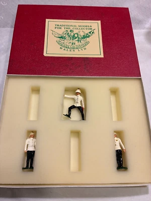 BRITAINS,  3 SOLDIERS IN ARTILLERY CEREMONIAL UNIFORM, NEW IN INCORRECT BOX! - image 1 of 3