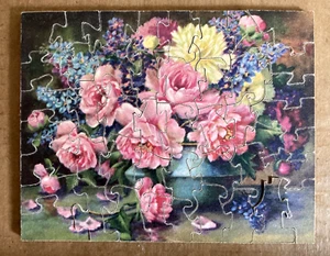 Rompecabezas de madera vintage Best O Luck peonías florales 4"" x 5"" completo década de 1930 - Imagen 1 de 9