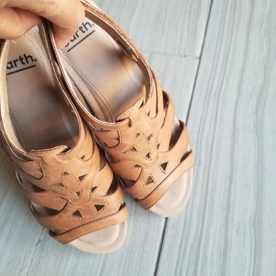 Earth Pisa Chatham Womens Sandals Leather Open Toe Shoes Size 7W Sand Brown  - Image 1 of 4