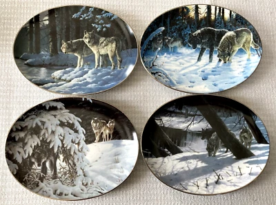 Set of 4 Gray Wolf Collector Plates in the "Winter Shadows" series, 1994 - Image 1 of 4