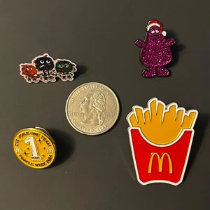 McDonalds 2024 Anstecknadeln Holiday Grimace & Holiday Fry Kids - Bild 1 von 6