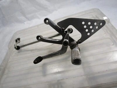 Yamaha 2001 2002 YZF600R R6 YZF OEM Frontal Esquerdo Footpeg Foot Peg Bracket Shifter - Imagem 1 de 4