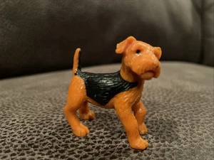 Figura de PVC Darci Airdale Terrier de colección Puppy in My Pocket #10 MEG 1993 Travesura - Imagen 1 de 4