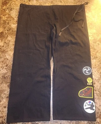 80stees.com Vintage Pantalla Réplica Cobra Kai Halloween Disfraz Gi Pantalones 2XL Foto 1 de 4