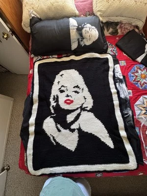 Hilo de ganchillo hecho a mano Marilyn Monroe negro blanco 48x37 Foto 1 de 4