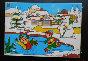 Setzpuzzle Holzsetzpuzzle Neu 2-4 Jahre Motiv: Winterland mit spielenden Kindern - Bild 1 von 3