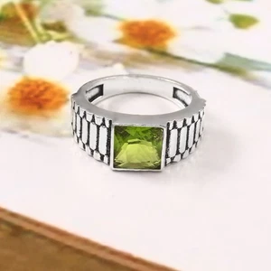 925 Sterlingsilber grüner Peridot Edelstein Schmuck Ring (alle Größen US) - Bild 1 von 3