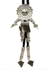 Corbata Sunface Kachina Bolo con Kingman Turquesa por el artista navajo Wilford Begay - Imagen 1 de 5