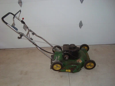 Antique John Deere Push Mower Vintage Briggs and Stratton Engine collectable - Image 1 of 4