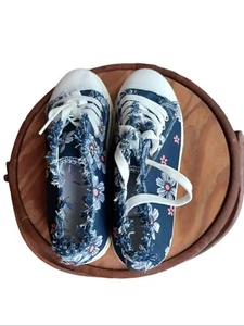 Markenlose dunkelblaue Sneaker mit Blumen Gr. 36 (5) nie getragen - Bild 1 von 5