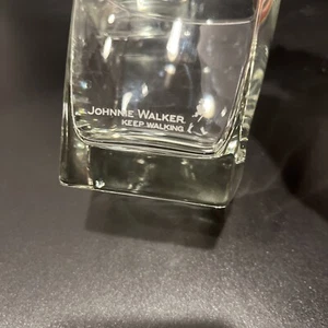 KEEP WALKING JOHNNIE WALKER Base Cuadrada Rocas Vidrio Grabado-único - Imagen 1 de 4