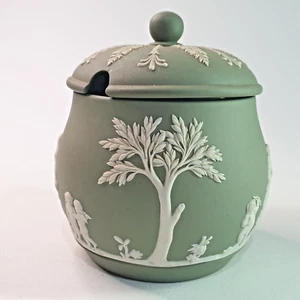 Wedgwood - Jasperware (Sage Green) - Lidded Sugar Bowl / Jam Pot - Bild 1 von 9
