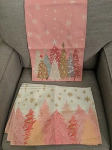 4 Christmas Placemats & Matching Table Runner - Picture 1 of 3