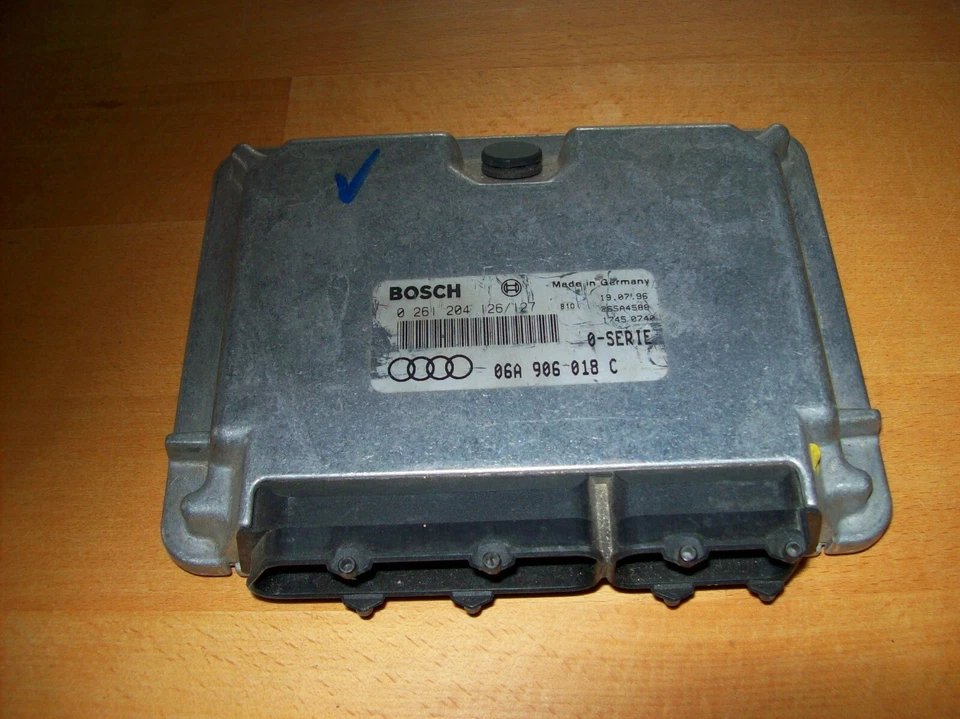 Centralina motore Audi A3 (8L) 1.8 20V AGN 06A906018C 0261204126/127 19.07.1996 - Immagine 1 di 1