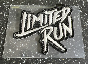 Giochi a tiratura limitata Iron On Toppa Ricamata Bianco su Nero LOGO Figura - Foto 1 di 4