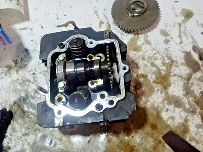 Головка блока цилиндров/распредвал квадроцикла HONDA TRX 200SX 1986 - Изображение 1 из 4