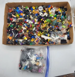 RIESIGE Menge Minifiguren Teile Zubehör Stücke Mega Block/Gebäude/Abschläge - Bild 1 von 6