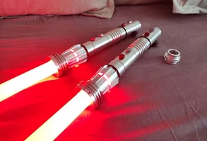 Darth Maul double-lightsabers, multicolor, sounds & motion activation - Picture 1 of 9