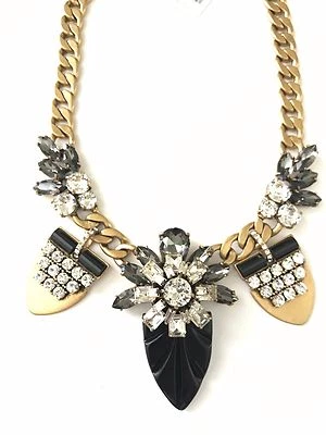 NUEVO CON ETIQUETAS J. Collar Crew Negro Deco Flecha Topacio Ahumado Estrás Cristal Distintivo Foto 1 de 3