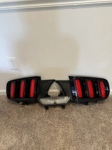 Luces traseras laterales para pasajero derecho Ford Mustang 2015-2017 OEM - Imagen 1 de 6
