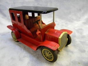 1/16 SCALE VINTAGE BANDIA 1915 FORD MODEL "T" JAPANESE TIN RED FRICTION CAR - Picture 1 of 11
