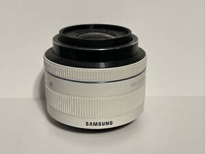 Samsung 20-50mm f/3.5-5.6 ED II i-Function Lens - White - VGC (EX-S2050BNW)