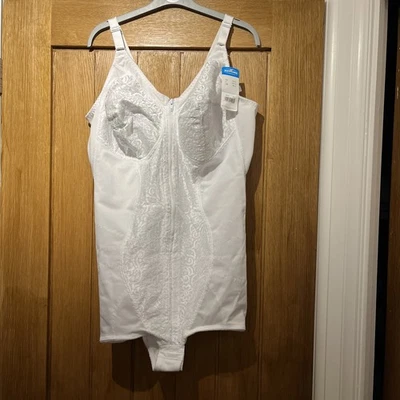 NUEVO CON ETIQUETAS BODY MODELADOR. TALLA 48D COLOR BLANCO, SIN CABLES, POR NATURANA Foto 1 de 4