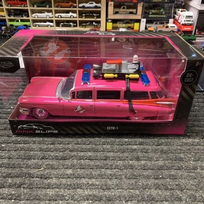 Jada Toys Pink Slips 1:24 Ghostbusters Ecto-1 Die-Cast Model (PINK CHASE) - Image 1 of 4