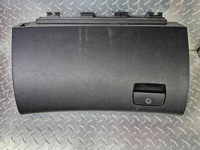 2013 GMC ACADIA GLOVE BOX GLOVEBOX ASSEMBLY STORAGE COMPARTMENT TRIM PANEL OEM Foto 1 de 4