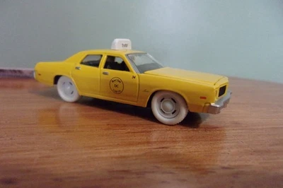 Johnny Lightning 1977 Dodge Monaco такси кабина желтый белый LIGHTNING бекон кабина DC - Изображение 1 из 4