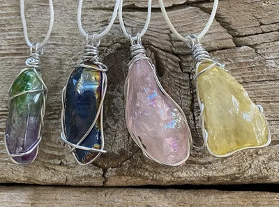 Collares colgantes de cuarzo de titanio arco iris envueltos en alambre de plata 4 piezas pila envolvente Foto 1 de 2