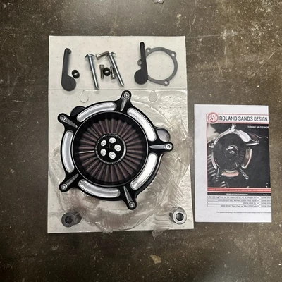 Limpiador de aire de turbina Roland Sands Black Ops para Harley-Davidson   Foto 1 de 4