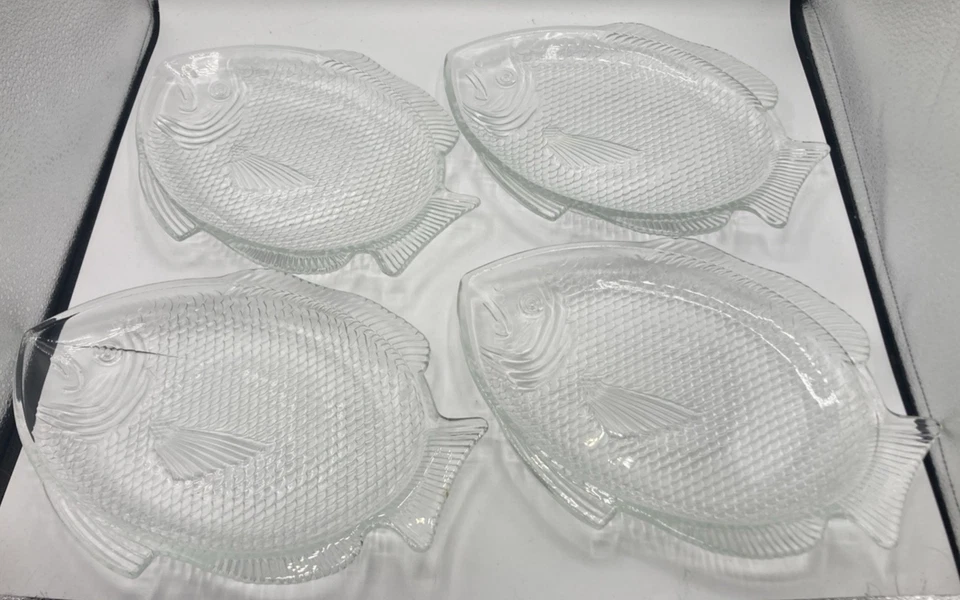 Set Of 4 Vintage Clear 1970's Fish Shaped Pressed Textured Glass Plates 11” X 8” - Image 1 of 1