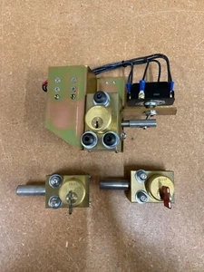 Juego de 3 sistemas de bloqueo Kirk Key CK para distribución de energía PDU VCE VC VE - Imagen 1 de 7