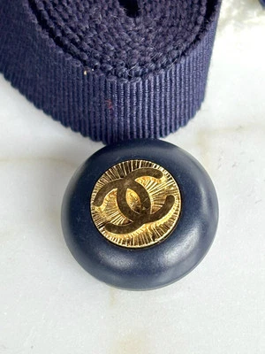 CHANEL 1990s VINTAGE CC NAVY GOLD  BUTTON JACKET  PLUS TRIM TWEED FABRIC SWATCH - Image 1 of 4