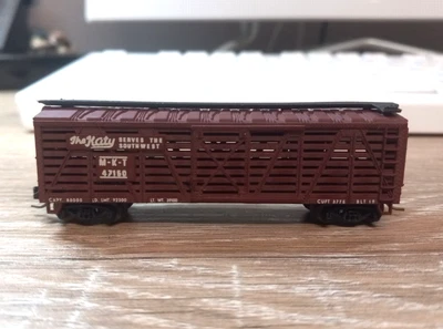 TRIX, N SCALE. 40' STOCK CAR. KATY. W/MT COUPLERS & METAL WHEELS. FREE SHIPPING - Image 1 of 4