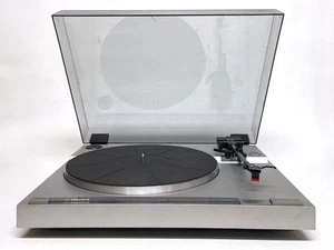 Tocadiscos/reproductor de discos Yamaha P-200 vintage - totalmente funcional - hecho en Japón - Imagen 1 de 13