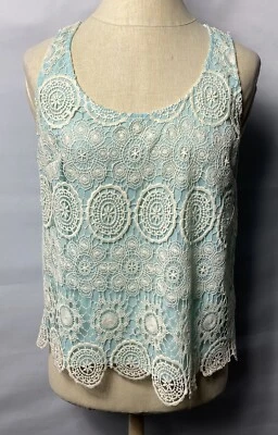 Camiseta sin mangas Altar’d State Crochet forrada talla M Foto 1 de 2