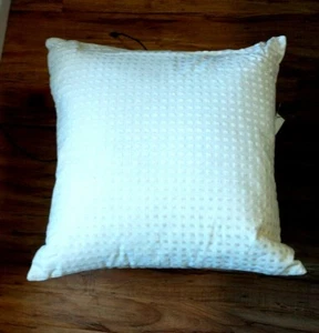 CALVIN KLEIN STUDIO COLLECTION DECORATIVE PILLOW (18X18) IN  BEIGE MSRP $125.00 - Picture 1 of 2