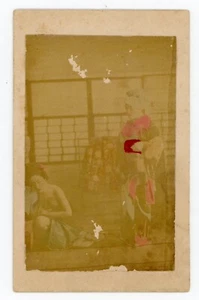 Vintage albumen print PHOTO colorisée, Japon femme à la toilette - Picture 1 of 2