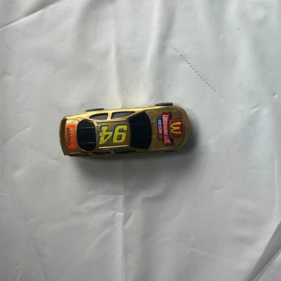 Carro de corrida NASCAR #94 McDonald's brinquedo fundido dourado - Imagem 1 de 2