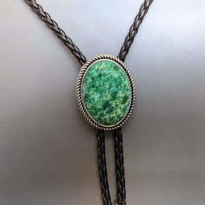 Pequeño collar de boda de piedra de jaspe con corbata de vaquero occidental para hombres y mujeres Foto 1 de 2