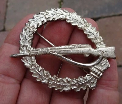 BRD Infanteriesturmabzeichen silber   Form   1957 - Bild 1 von 3