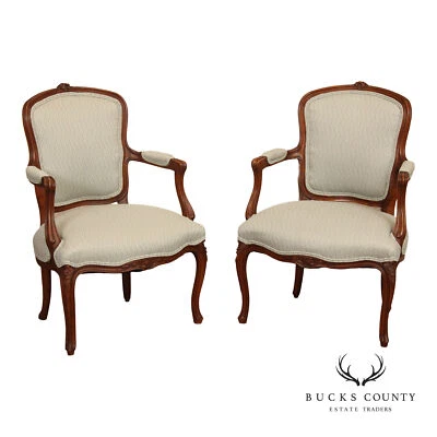 Antiguo par de sillones Fauteuil tallados estilo Luis XV francés Foto 1 de 4