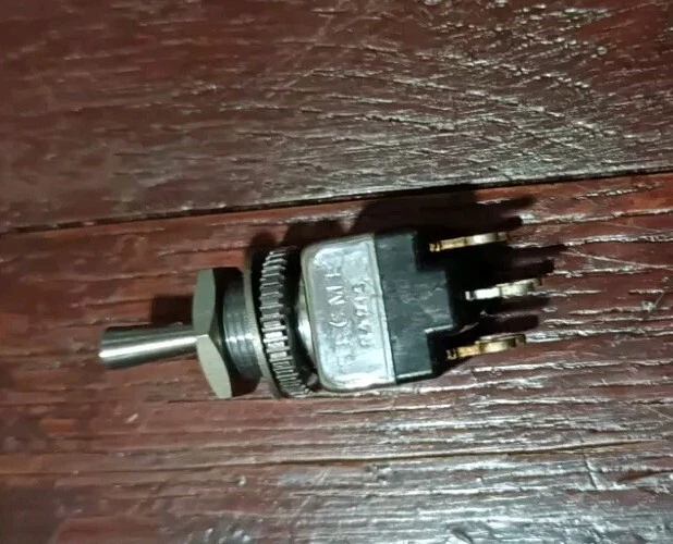 interrupteur à levier 2RT 3A 250Vac SECME Øperçage 8mm, 3 positions: ON OFF ON - Photo 1/1