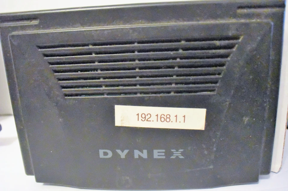 Conmutador de 4 puertos integrado Dynex DX-E402 10/100 Mbps enrutador con cable Foto 1 de 3