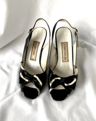 Sandálias de couro preto e branco NINA RICCI tamanho 35,5/6 AUTÊNTICAS - Imagem 1 de 4