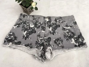 Forever 21 Women’s Size 28 Floral Print Denim Short Shorts Raw Hem Stretch - Picture 1 of 6