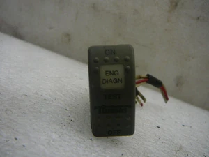 INTERRUPTOR CARLING V111 INTERRUPTOR DE PRUEBA DIAGNÓSTICO ENG 28VDC 12VVV, DEL BUS THOMAS 2001 - Imagen 1 de 6
