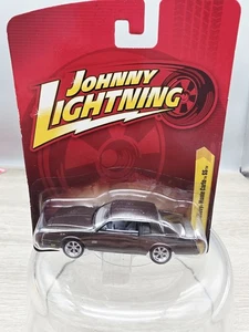 Johnny Lightning 1:64 scale 1987 Chevy Monte Carlo SS, Gunmetal, R16 - Picture 1 of 10